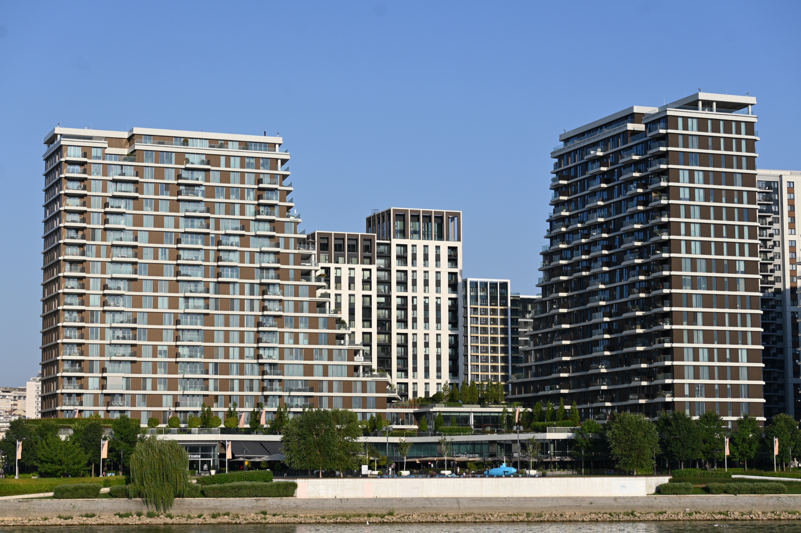 BW Residence — kule kompleksa Belgrade Waterfront uz reku